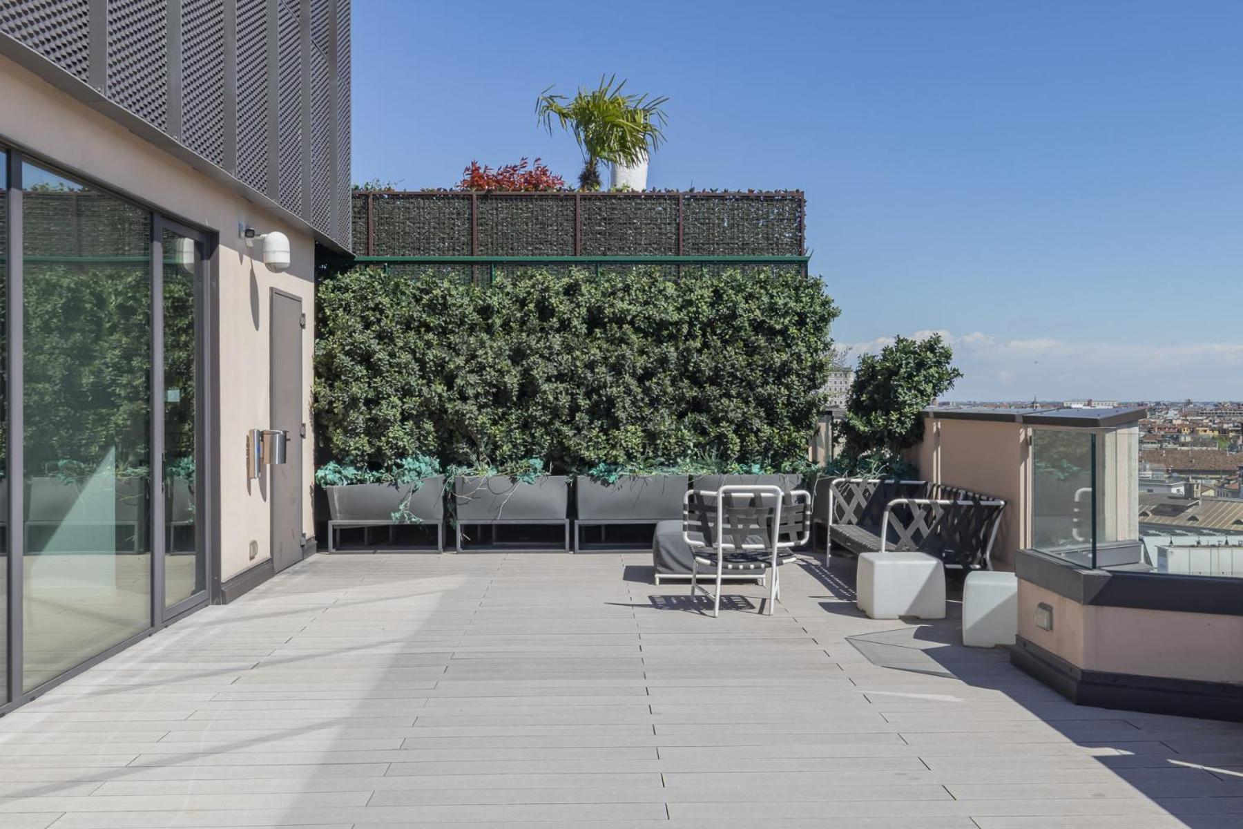 San Babila Central Tower With Panoramic Terrace Overlooking Duomo By Rentopolis ミラノ エクステリア 写真