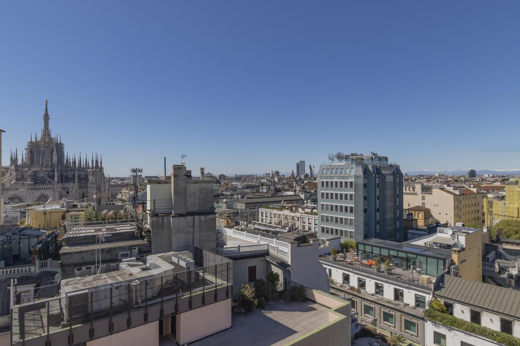 San Babila Central Tower With Panoramic Terrace Overlooking Duomo By Rentopolis ミラノ エクステリア 写真