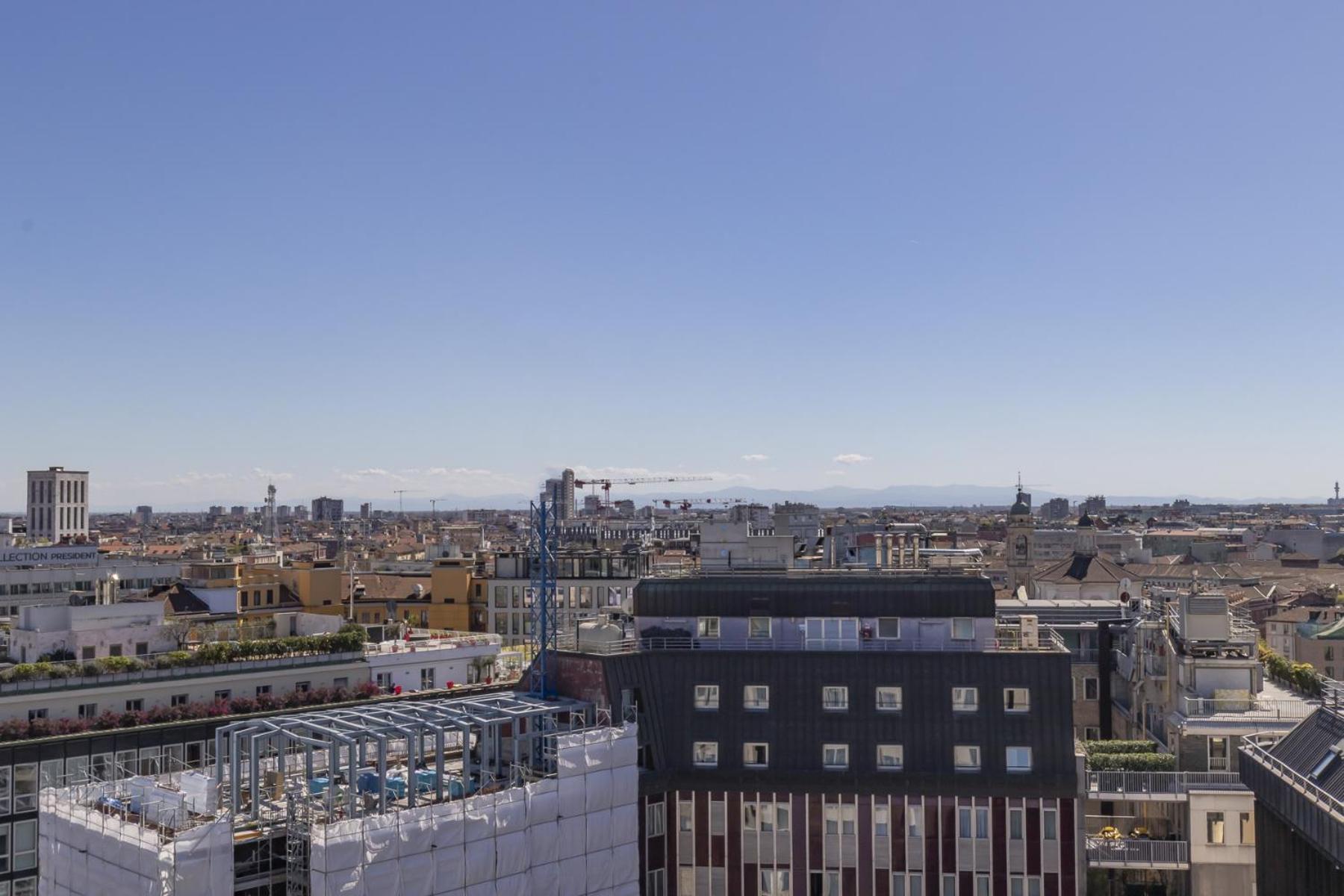 San Babila Central Tower With Panoramic Terrace Overlooking Duomo By Rentopolis ミラノ エクステリア 写真