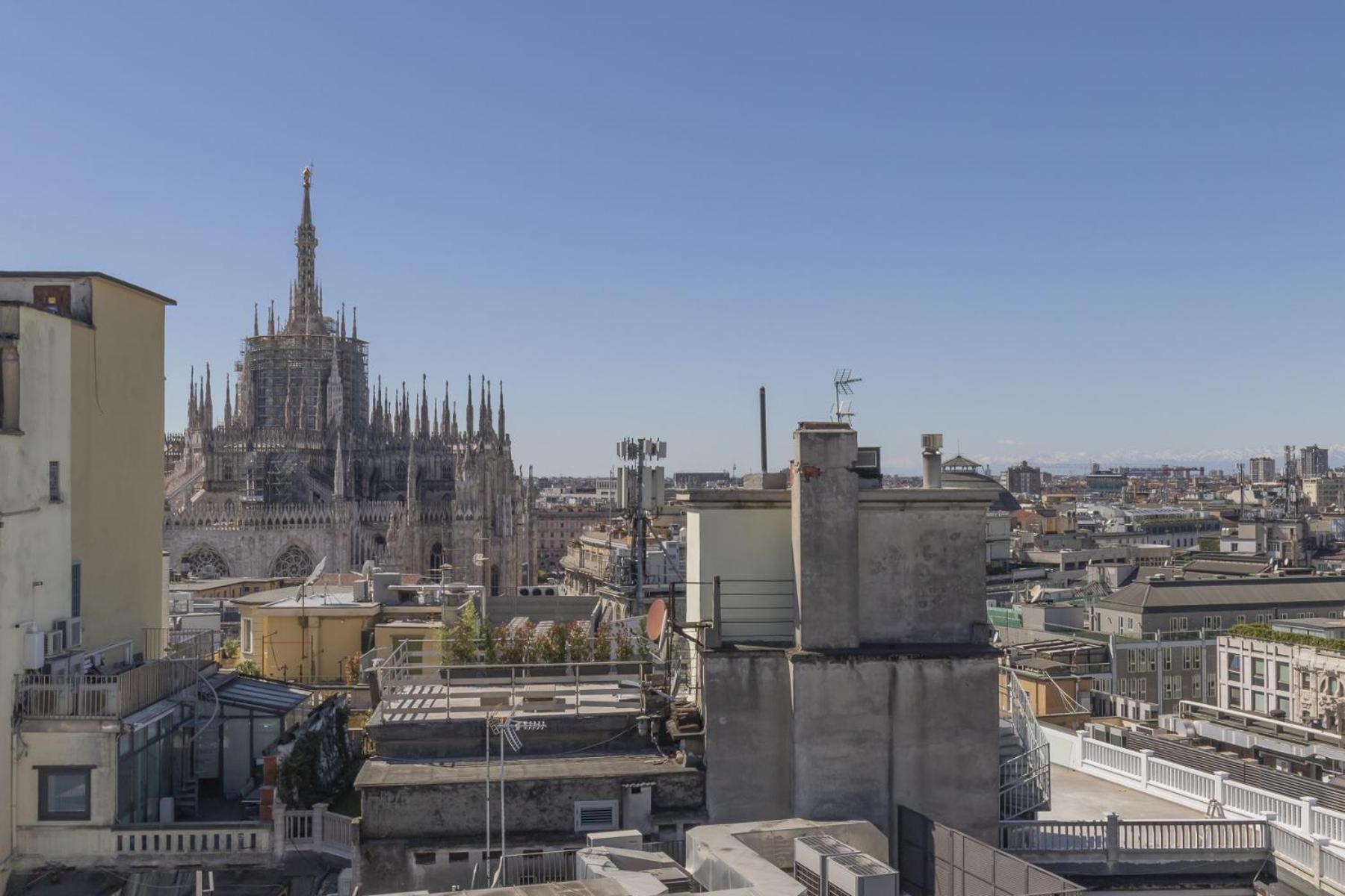 San Babila Central Tower With Panoramic Terrace Overlooking Duomo By Rentopolis ミラノ エクステリア 写真