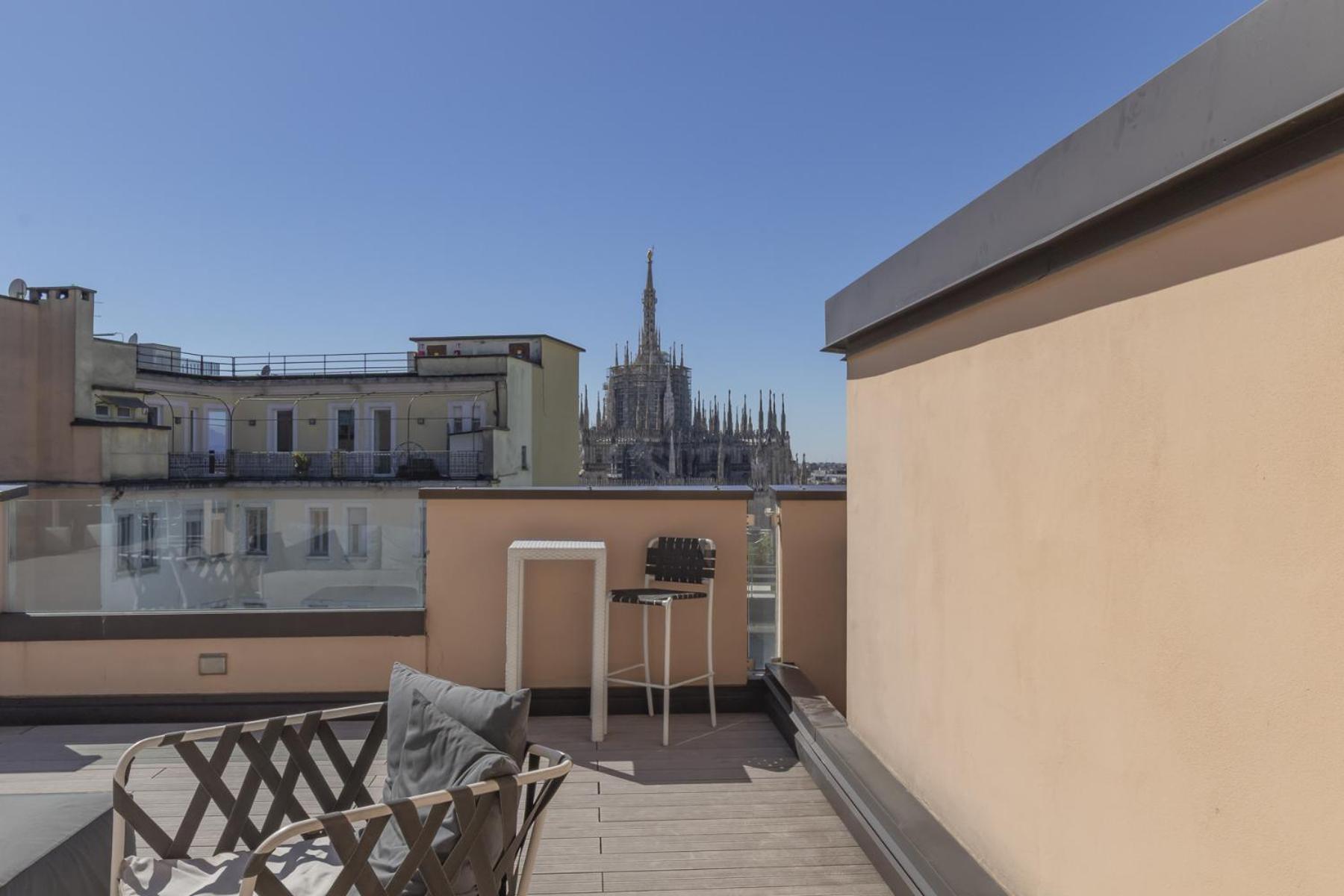 San Babila Central Tower With Panoramic Terrace Overlooking Duomo By Rentopolis ミラノ エクステリア 写真