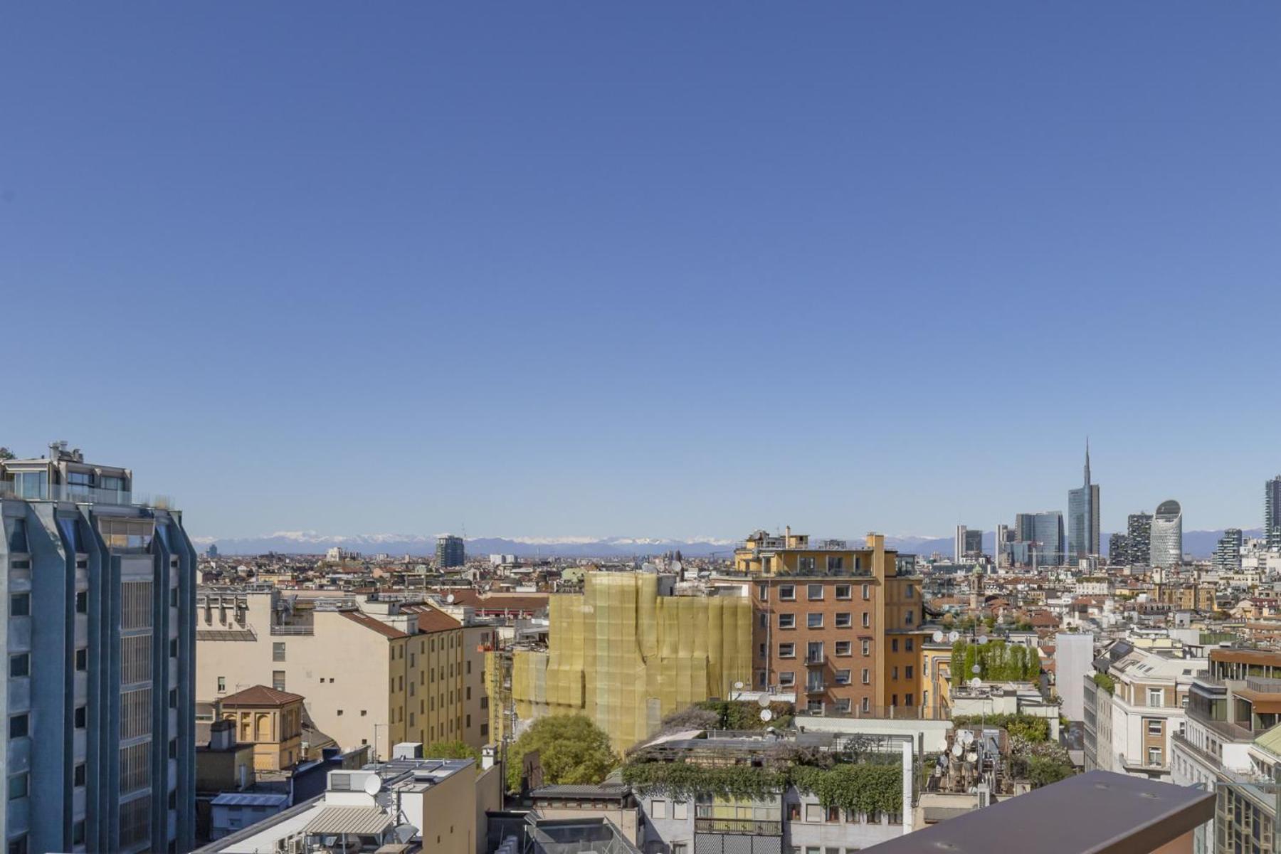 San Babila Central Tower With Panoramic Terrace Overlooking Duomo By Rentopolis ミラノ エクステリア 写真